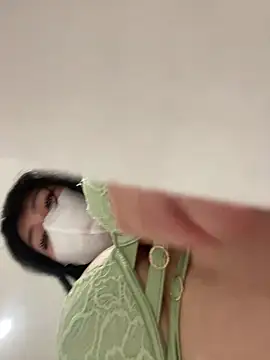 Onee-Chew online show from December 5, 2025, 12:52 am