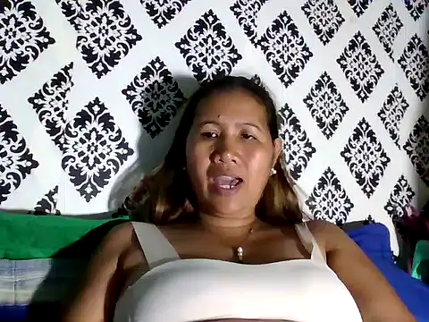 sweet smile4u online show from March 27, 2026, 2:28 am