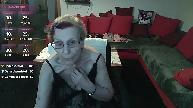 HeisseomaOriginal online show from December 19, 2024, 11:39 am