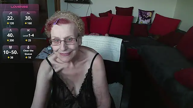 HeisseomaOriginal online show from January 8, 2025, 8:06 am