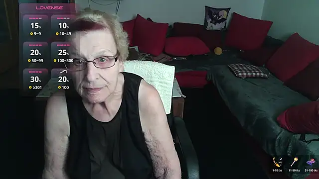 HeisseomaOriginal online show from November 19, 2025, 8:14 am