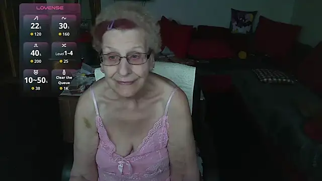 HeisseomaOriginal online show from December 3, 2025, 8:12 am