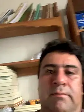 EmilianoGt online show from October 1, 2025, 9:43 pm