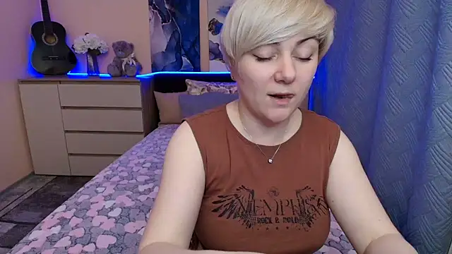 BlondPearl online show from May 25, 2026, 7:53 pm