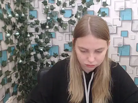klerkarina online show from January 4, 2025, 6:09 am