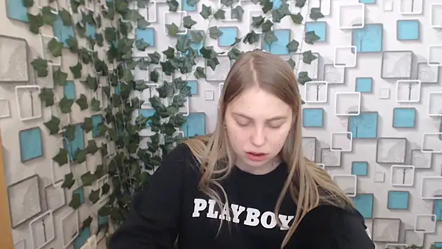 klerkarina online show from February 19, 2025, 9:17 am