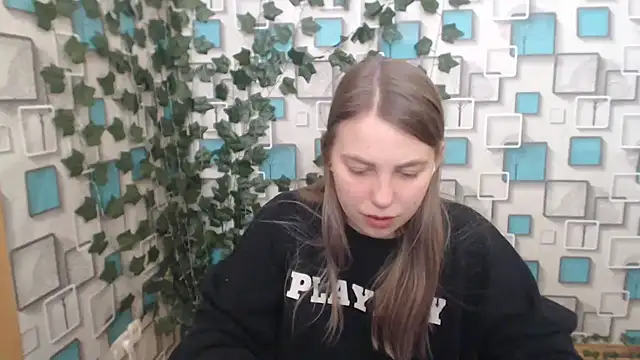 klerkarina online show from February 21, 2025, 9:02 am
