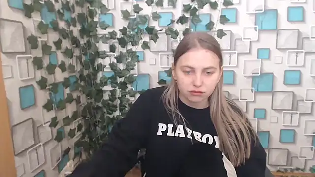 klerkarina online show from March 3, 2025, 9:33 am