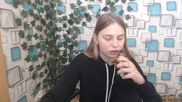 klerkarina online show from March 4, 2025, 10:24 am