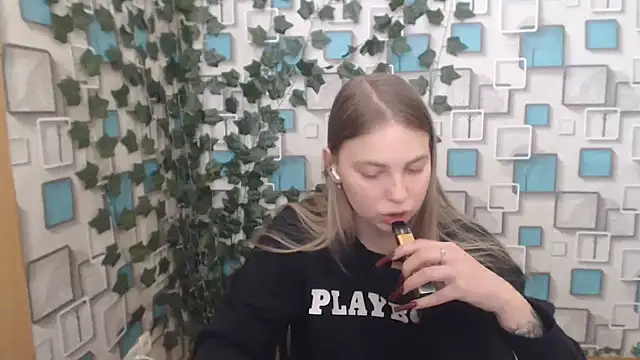 klerkarina online show from March 5, 2025, 8:43 am