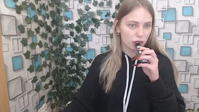 klerkarina online show from March 21, 2025, 6:05 am