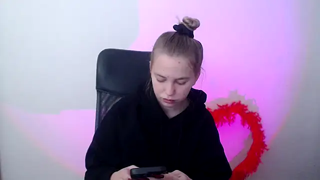 klerkarina online show from October 22, 2025, 5:19 am