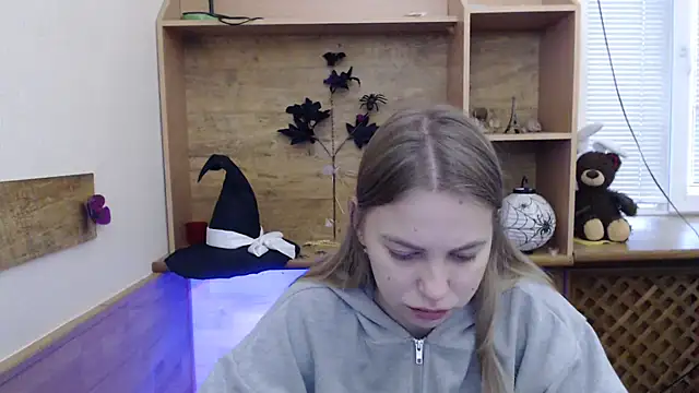 klerkarina online show from November 10, 2025, 6:23 am