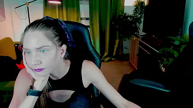 GrayceWild online show from September 19, 2025, 5:53 am