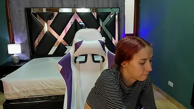 Linda4Petite online show from December 21, 2024, 6:12 pm