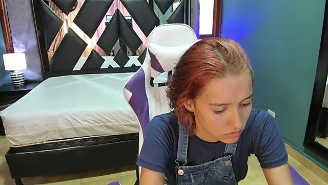 Linda4Petite online show from December 27, 2024, 6:10 pm