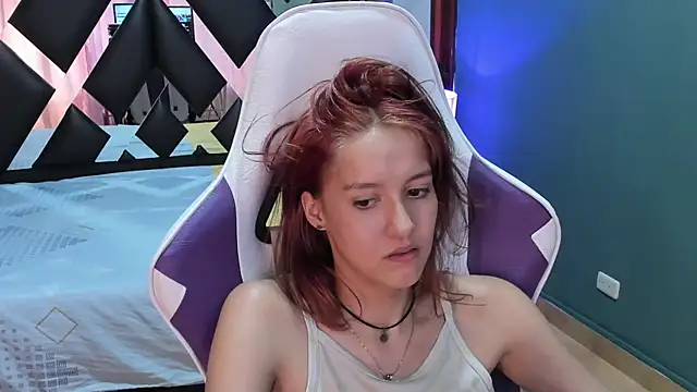 Linda4Petite online show from December 27, 2024, 9:32 pm