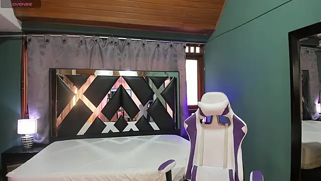 Linda4Petite online show from December 31, 2024, 5:51 pm