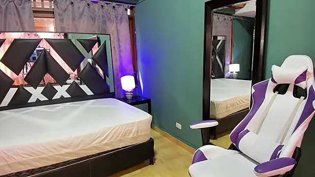 Linda4Petite online show from January 22, 2025, 6:10 pm