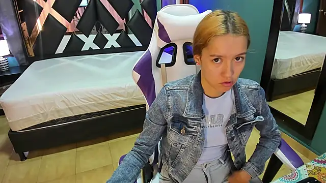 Linda4Petite online show from January 26, 2025, 1:15 pm