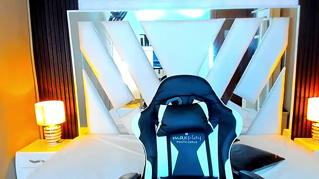 Linda4Petite online show from October 24, 2025, 6:15 pm