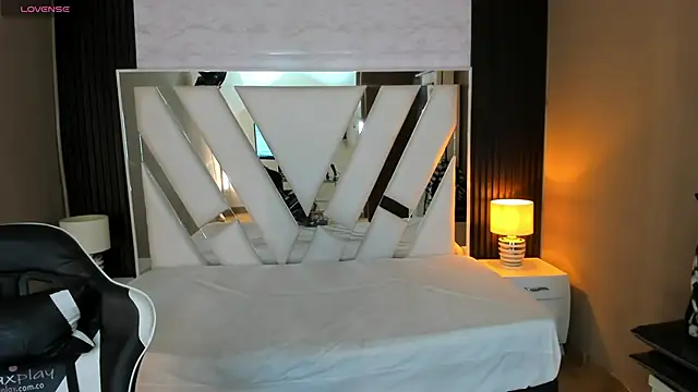 Linda4Petite online show from January 6, 2026, 6:33 pm