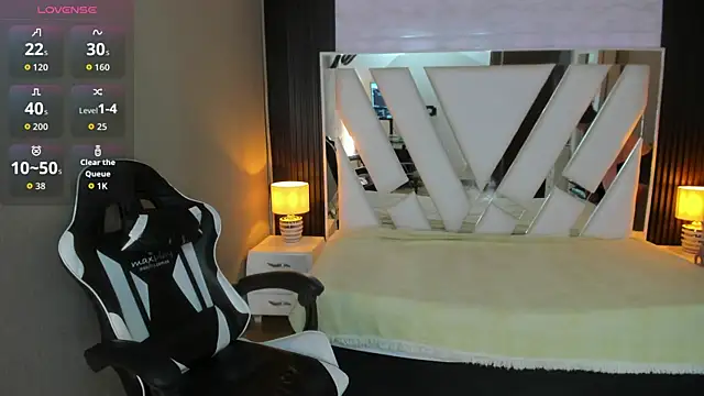 Linda4Petite online show from April 18, 2026, 6:34 pm