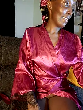 lynnkatrina online show from April 14, 2026, 4:07 am