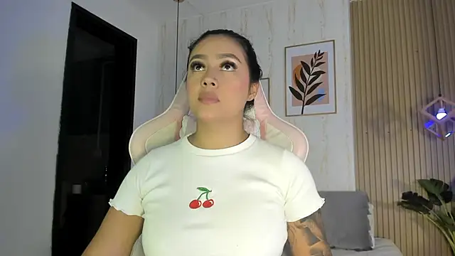 CameronCollins  online show from October 6, 2025, 7:44 pm