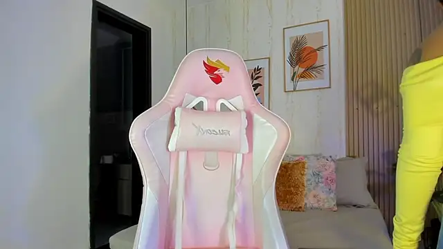 CameronCollins  online show from December 16, 2025, 7:52 pm