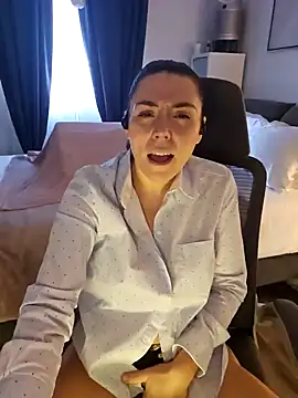 Ellie-L-Elizabeth online show from January 19, 2025, 1:22 pm