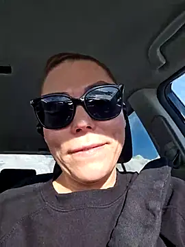 Ellie-L-Elizabeth online show from February 19, 2025, 2:34 pm