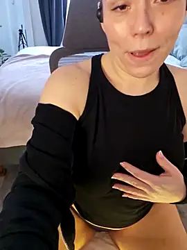 Ellie-L-Elizabeth online show from March 6, 2025, 6:48 pm