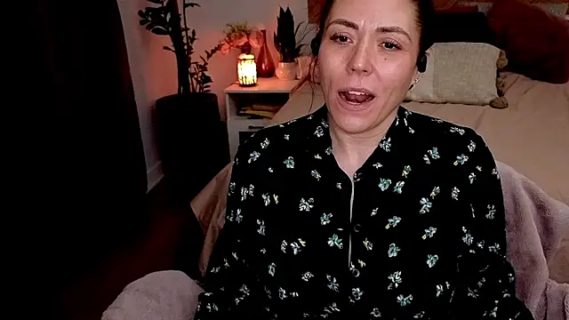 Ellie-L-Elizabeth online show from April 22, 2026, 12:13 am