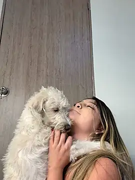 Snapshot of lunablossom_ chatting on January 24, 2025, 4:16 am lunablossom online show from January 24, 2025, 4:16 am