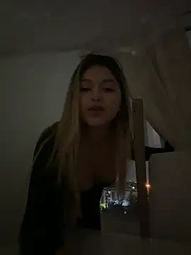 Snapshot of lunablossom_ chatting on March 8, 2025, 1:06 am lunablossom online show from March 8, 2025, 1:06 am