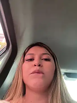 Snapshot of lunablossom_ chatting on March 20, 2025, 9:13 pm lunablossom online show from March 20, 2025, 9:13 pm