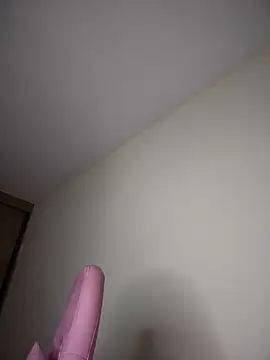 Snapshot of lunablossom_ chatting on September 26, 2025, 8:24 pm lunablossom online show from September 26, 2025, 8:24 pm