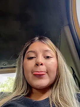 Snapshot of lunablossom_ chatting on October 1, 2025, 8:15 pm lunablossom online show from October 1, 2025, 8:15 pm