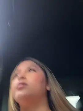 Snapshot of lunablossom_ chatting on November 2, 2025, 8:44 pm lunablossom online show from November 2, 2025, 8:44 pm