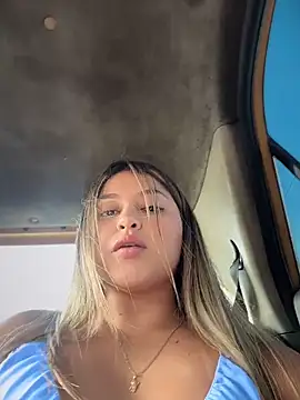 lunablossom  online show from March 28, 2026, 9:25 pm