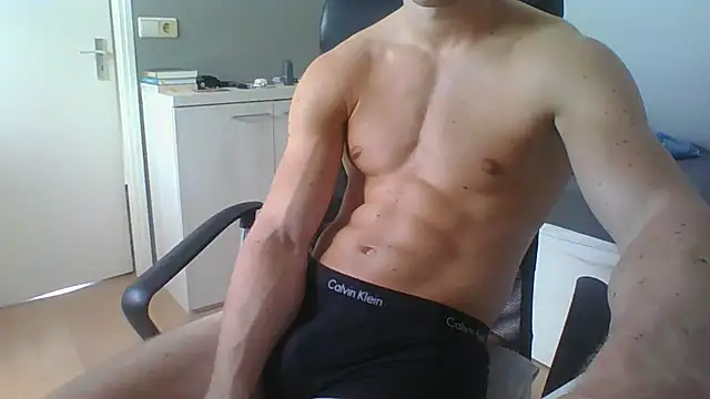 Snapshot of RamonJoosse2002 chatting on May 11, 2026, 2:45 pm RamonJoosse2002 online show from May 11, 2026, 2:45 pm