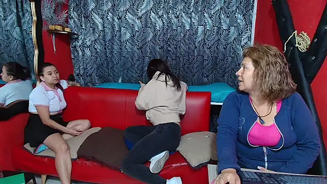 Snapshot of lesbiancuple chatting on January 31, 2025, 12:17 am lesbiancuple online show from January 31, 2025, 12:17 am