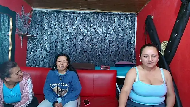 Snapshot of lesbiancuple chatting on February 6, 2025, 12:43 am lesbiancuple online show from February 6, 2025, 12:43 am
