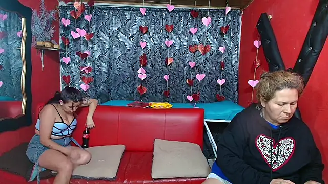 Snapshot of lesbiancuple chatting on February 14, 2025, 12:19 am lesbiancuple online show from February 14, 2025, 12:19 am