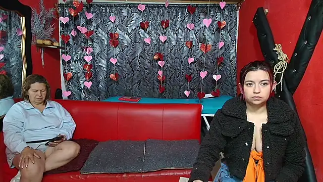 Snapshot of lesbiancuple chatting on February 16, 2025, 10:54 am lesbiancuple online show from February 16, 2025, 10:54 am