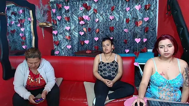 Snapshot of lesbiancuple chatting on February 19, 2025, 12:35 am lesbiancuple online show from February 19, 2025, 12:35 am