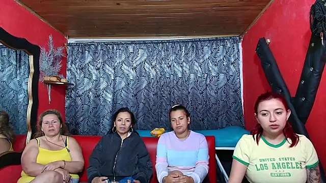 Snapshot of lesbiancuple chatting on February 26, 2025, 3:21 am lesbiancuple online show from February 26, 2025, 3:21 am