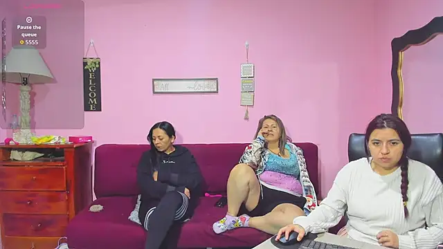 Snapshot of lesbiancuple chatting on November 20, 2025, 1:39 am lesbiancuple online show from November 20, 2025, 1:39 am