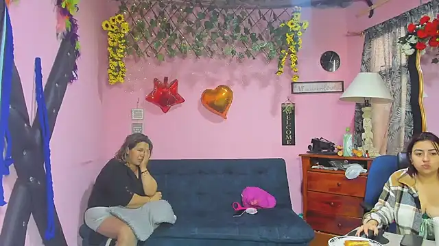 lesbiancuple online show from March 27, 2026, 1:44 pm